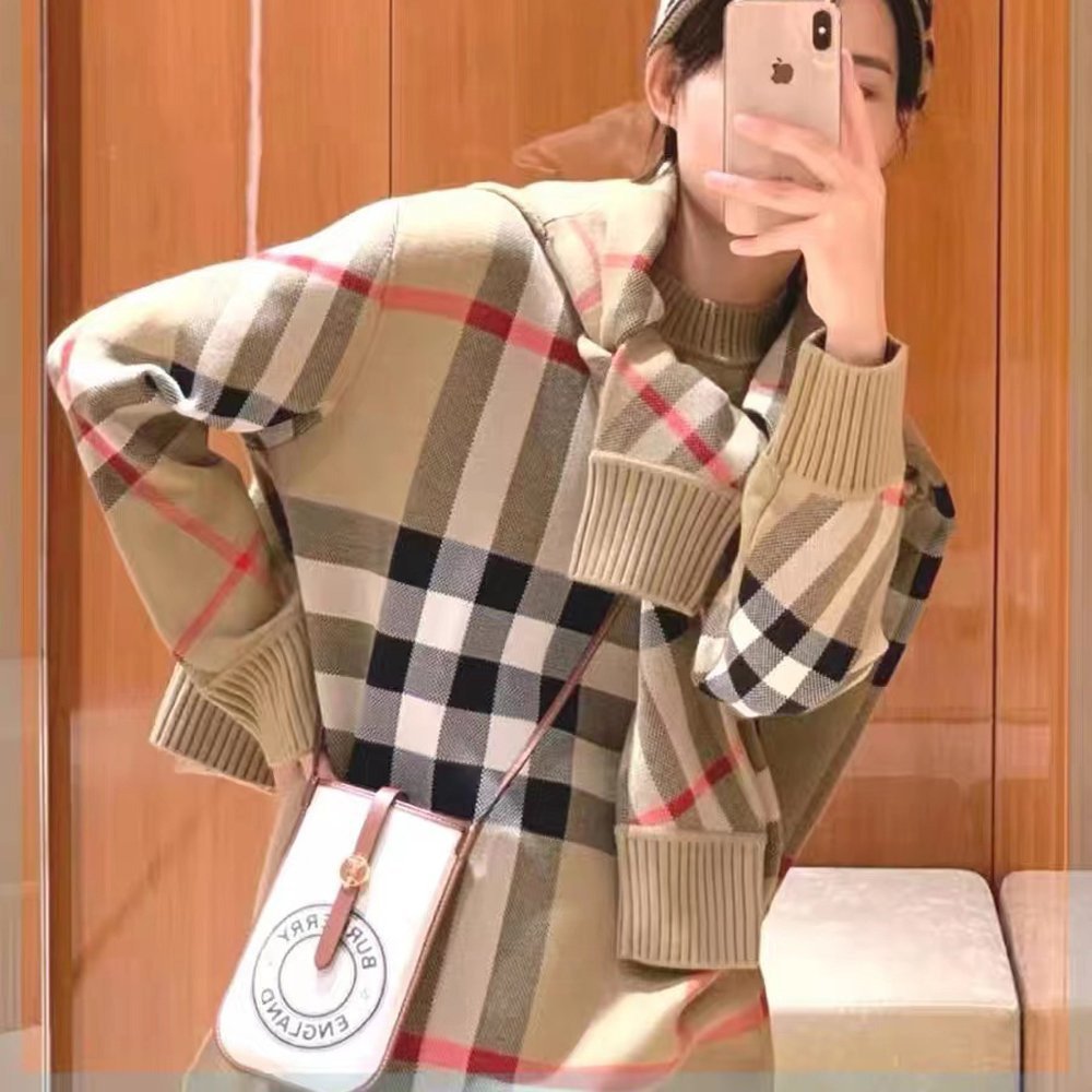 Read more about the article 버버리 여성 롱 체크 울 니트