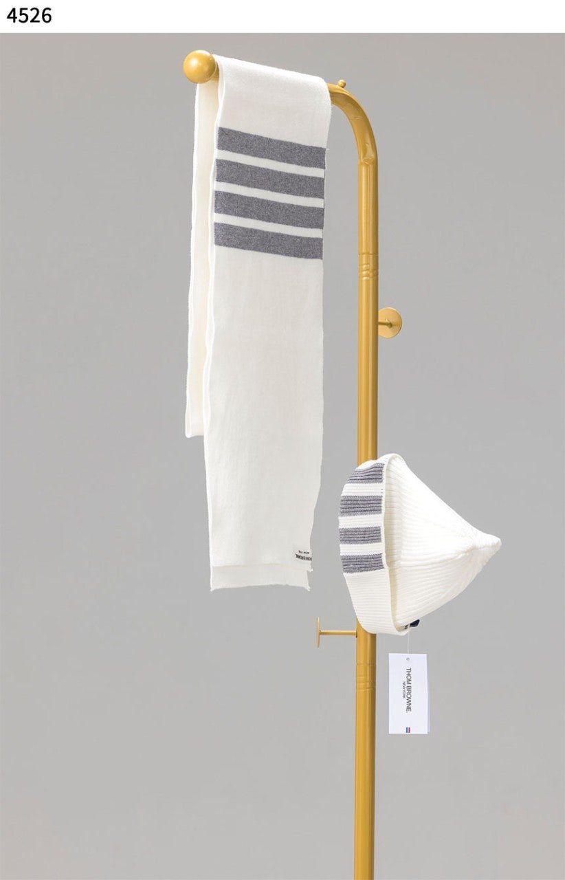 You are currently viewing #톰브라운 [THOM BROWNE] 수입고급 4바 스트라이프 리브 머플러&비니 세트신상입고💢 #머플러 #모자 #세트 #4526