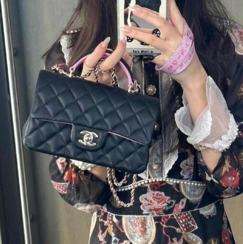 You are currently viewing 샤넬 뉴미니 블랙 핑크 탑핸들백 (가방)