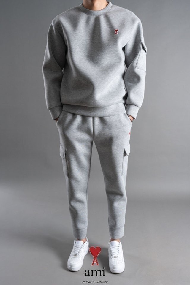 Read more about the article 아미 스몰 하트 패치 네오 카고 트레이닝 세트