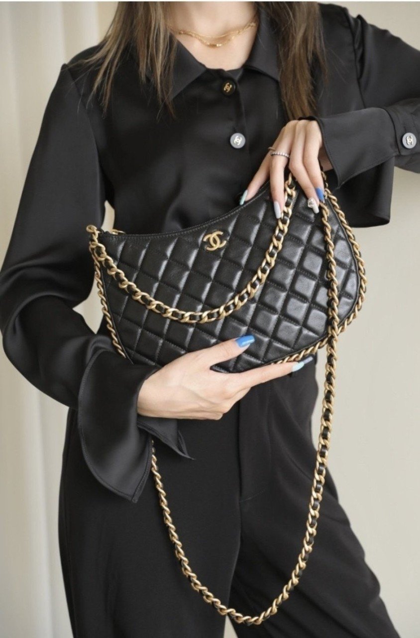 Read more about the article 샤넬 라지 호보백 (가방)