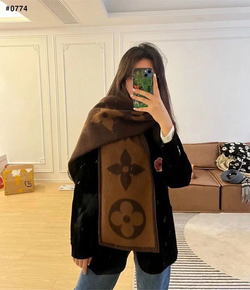 You are currently viewing 🍀 [LOUIS VUITTON] 루이비통 스위트 드림 머플러 🍀