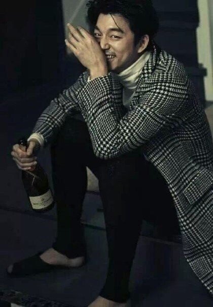 Read more about the article 톰브라운 공유 체크 코트