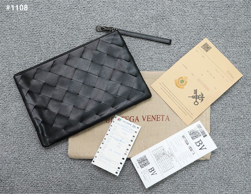 Read more about the article 🍀 보태가 맥시 인트레치아토 클러치 🍀