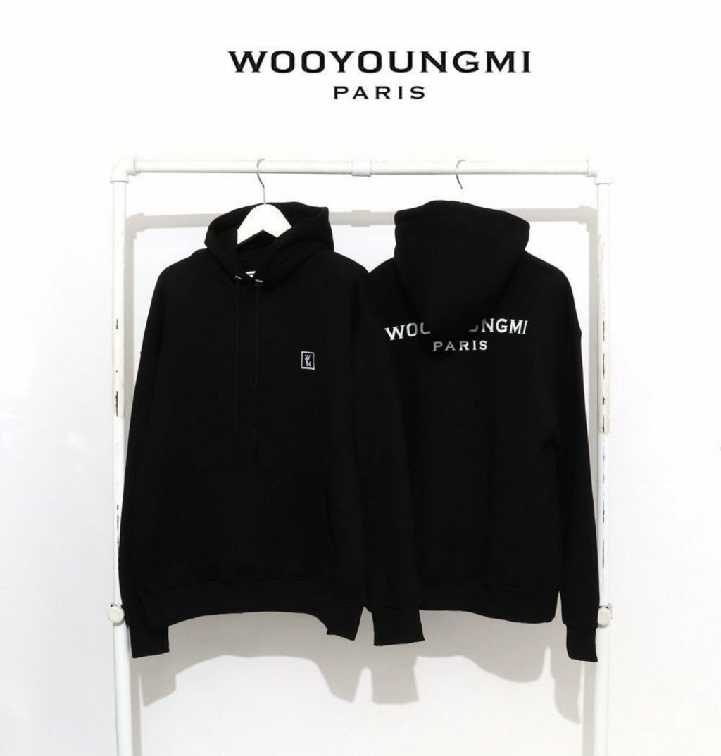 Read more about the article 우영미 블랙 백로고 후드티