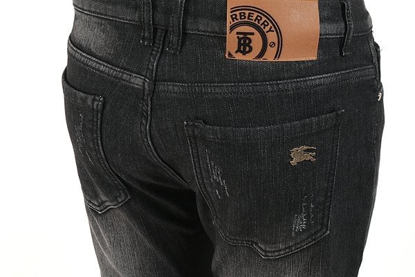Read more about the article 버버리 스틸탭 레더 패치 워싱 청바지