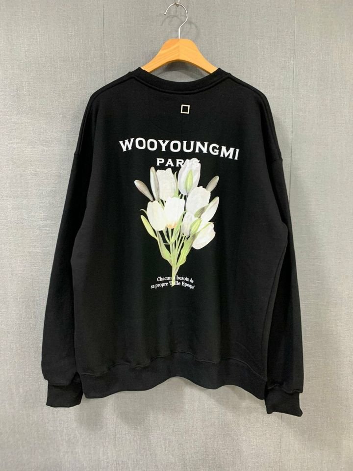 Read more about the article 우영미 플라워 로즈골드링 맨투맨