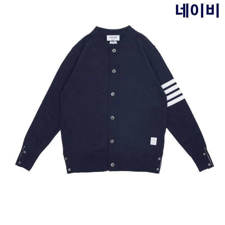 Read more about the article 톰브라운 사선 카라 단추 가디건