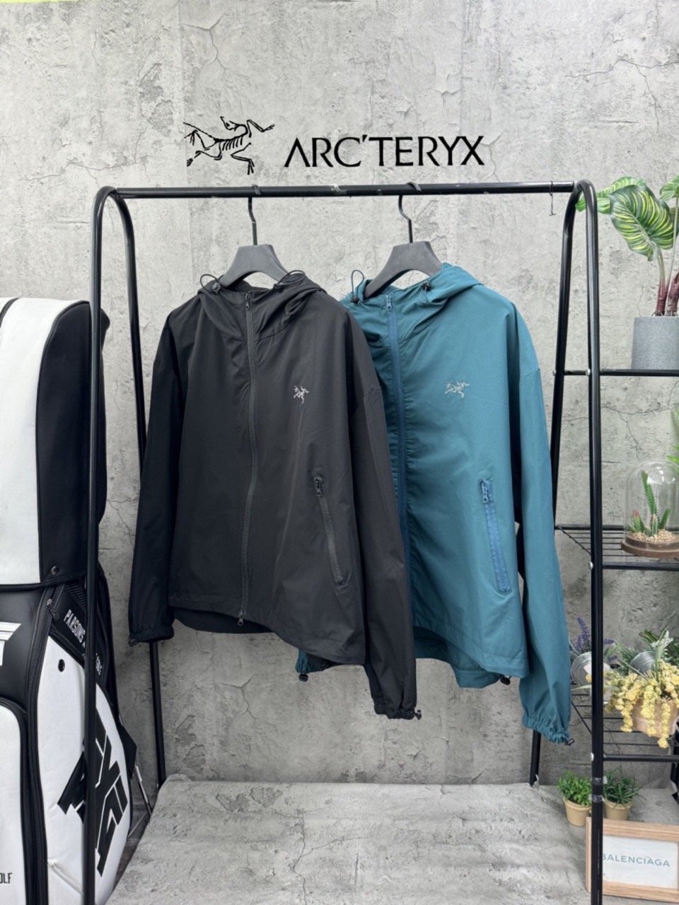You are currently viewing 아크테릭스 자수 후드 윈드브레이커 바람막이