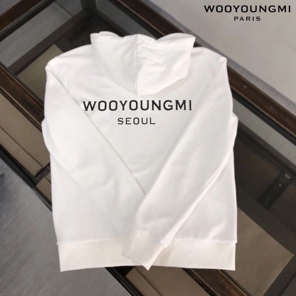 Read more about the article 우영미 블랙 프론트 서울 로고 후드티