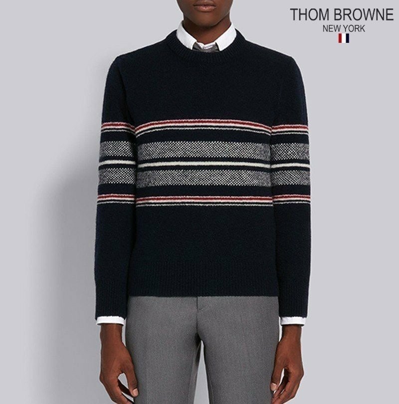 Read more about the article 톰브라운 옴므 삼선 줄 라운드 니트