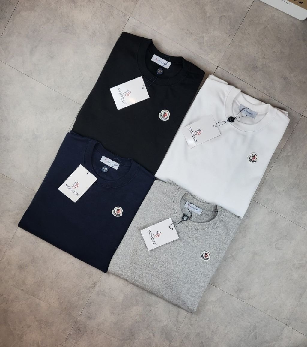 Read more about the article 몽클레어 와펜 패치 맨투맨