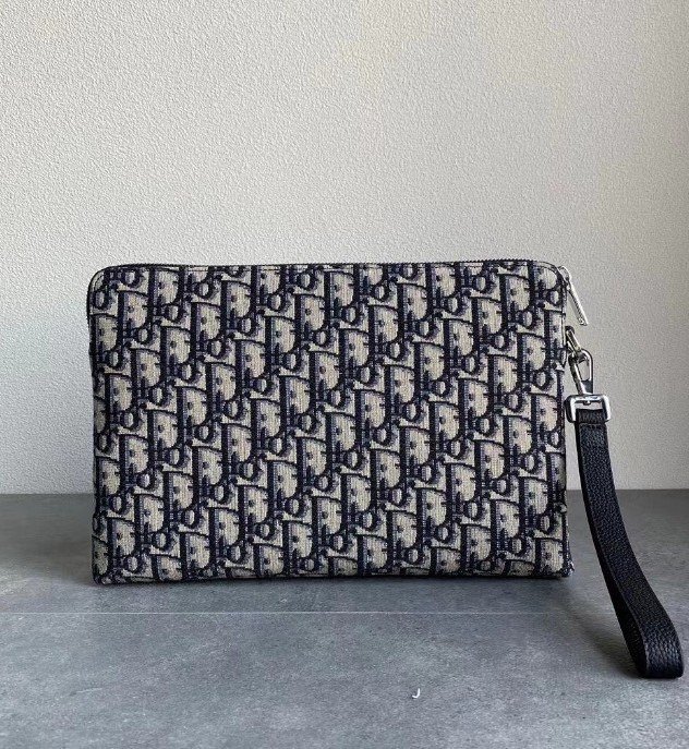 Read more about the article 디올 오블리크 파우치 클러치백 (가방)