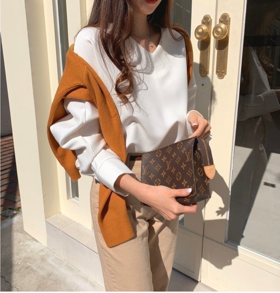 Read more about the article 루이비통 포쉐트 토일레트 19 클러치백 (가방)