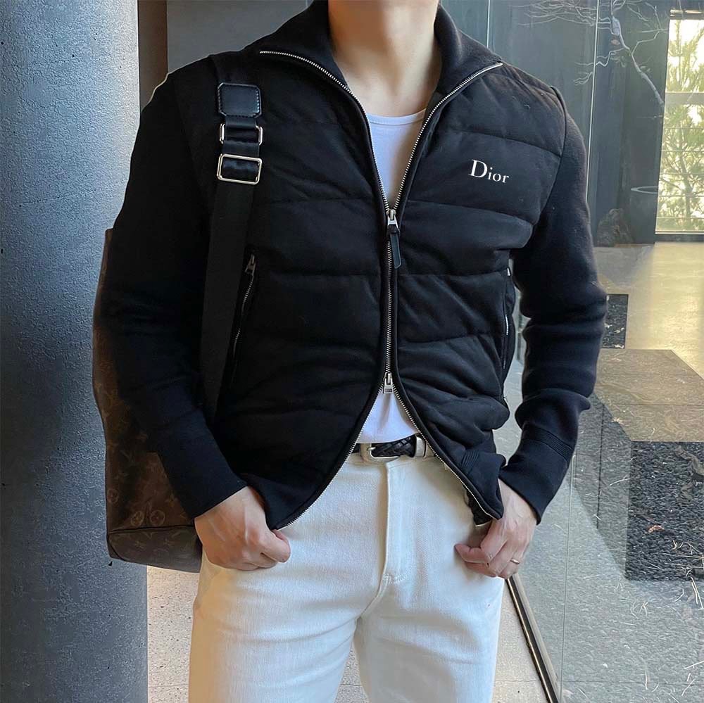 Read more about the article 디올 옴므 헤시드 스웨이드 니트 패딩