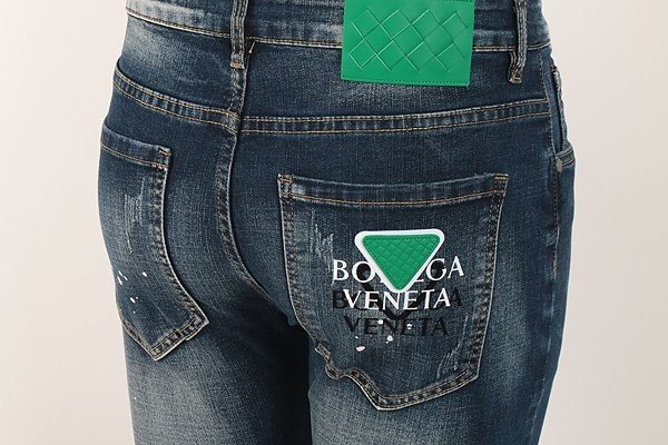 Read more about the article 보테가베네타 삼각 패치 진청 청바지