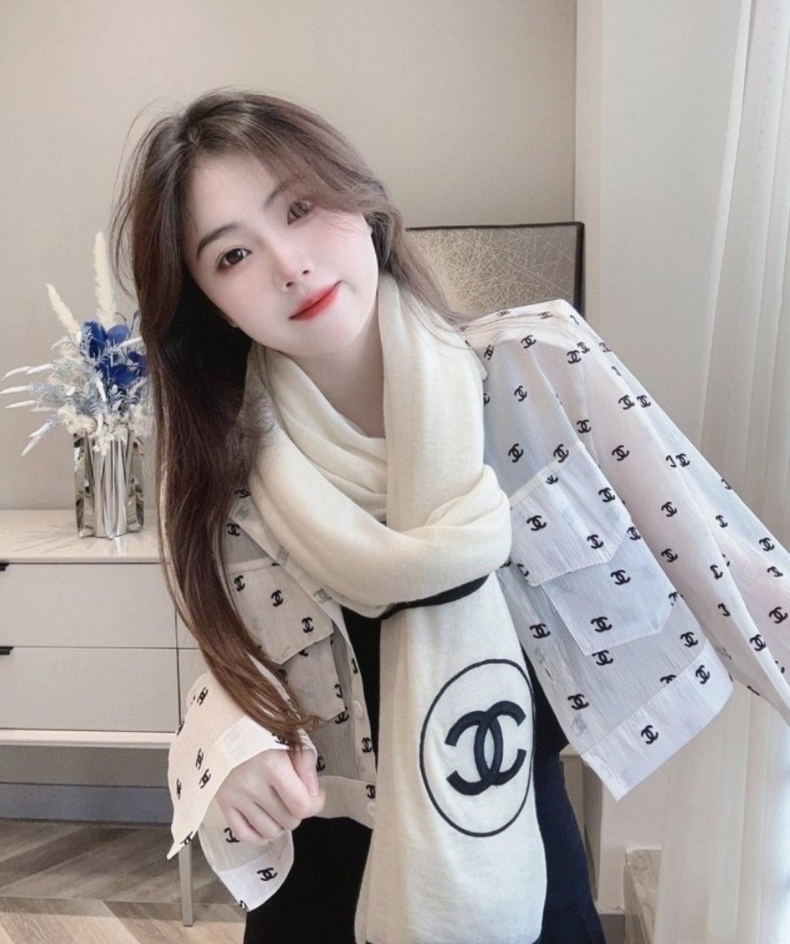 You are currently viewing 샤넬 제니 머플러 화이트