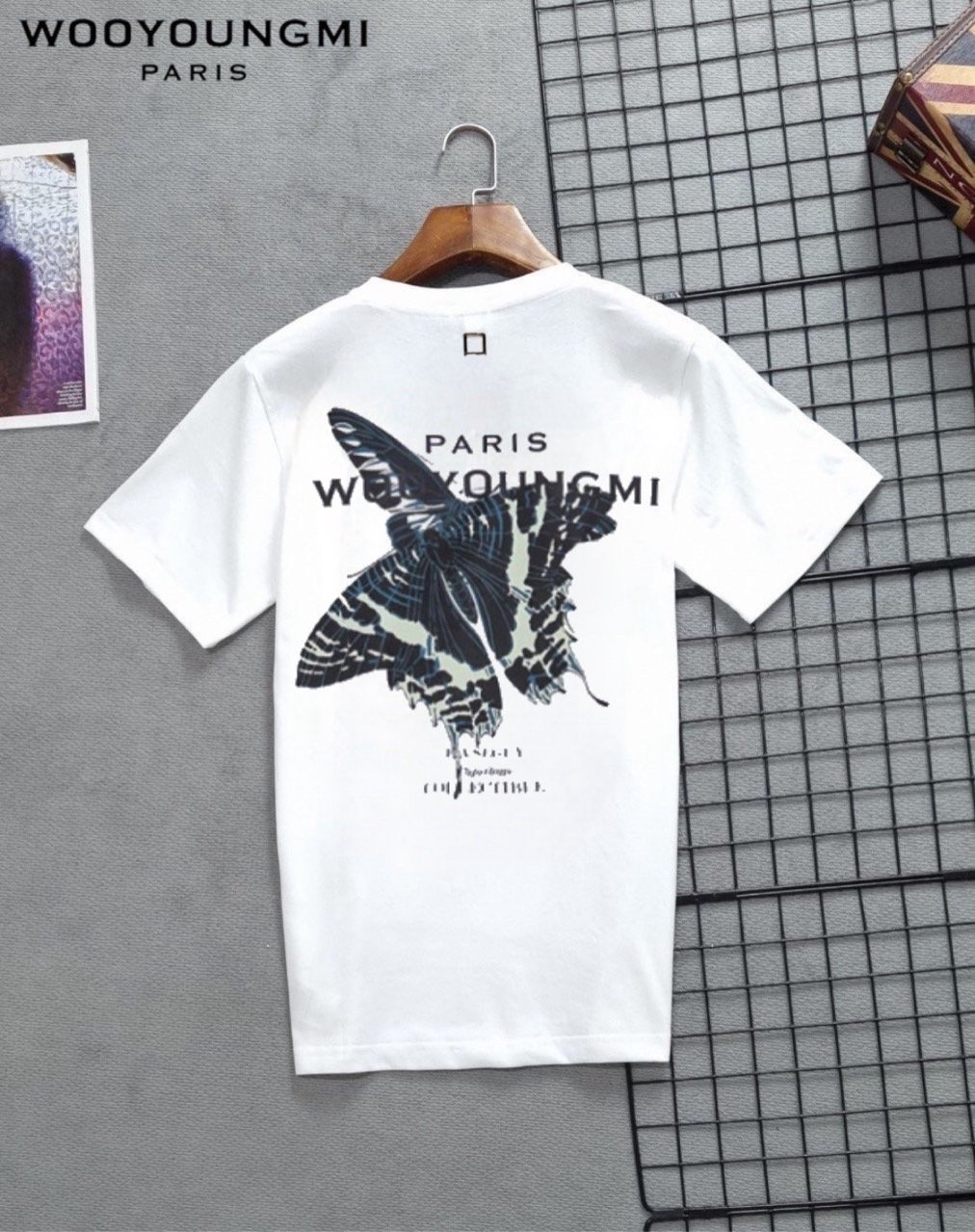 Read more about the article 우영미 백로고 나비 라운드 반팔티