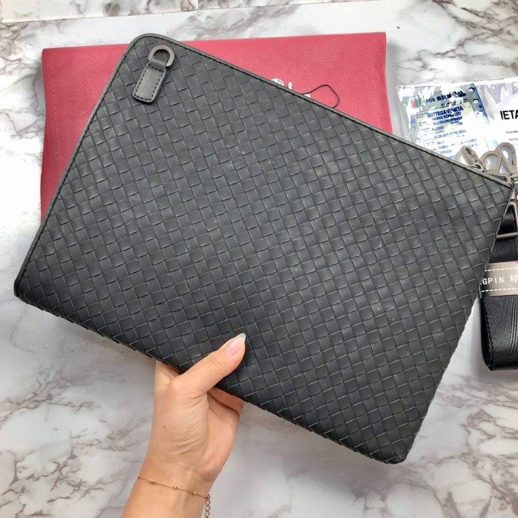 Read more about the article 보테가베네타 스트랩 크로스 클러치백 (가방)