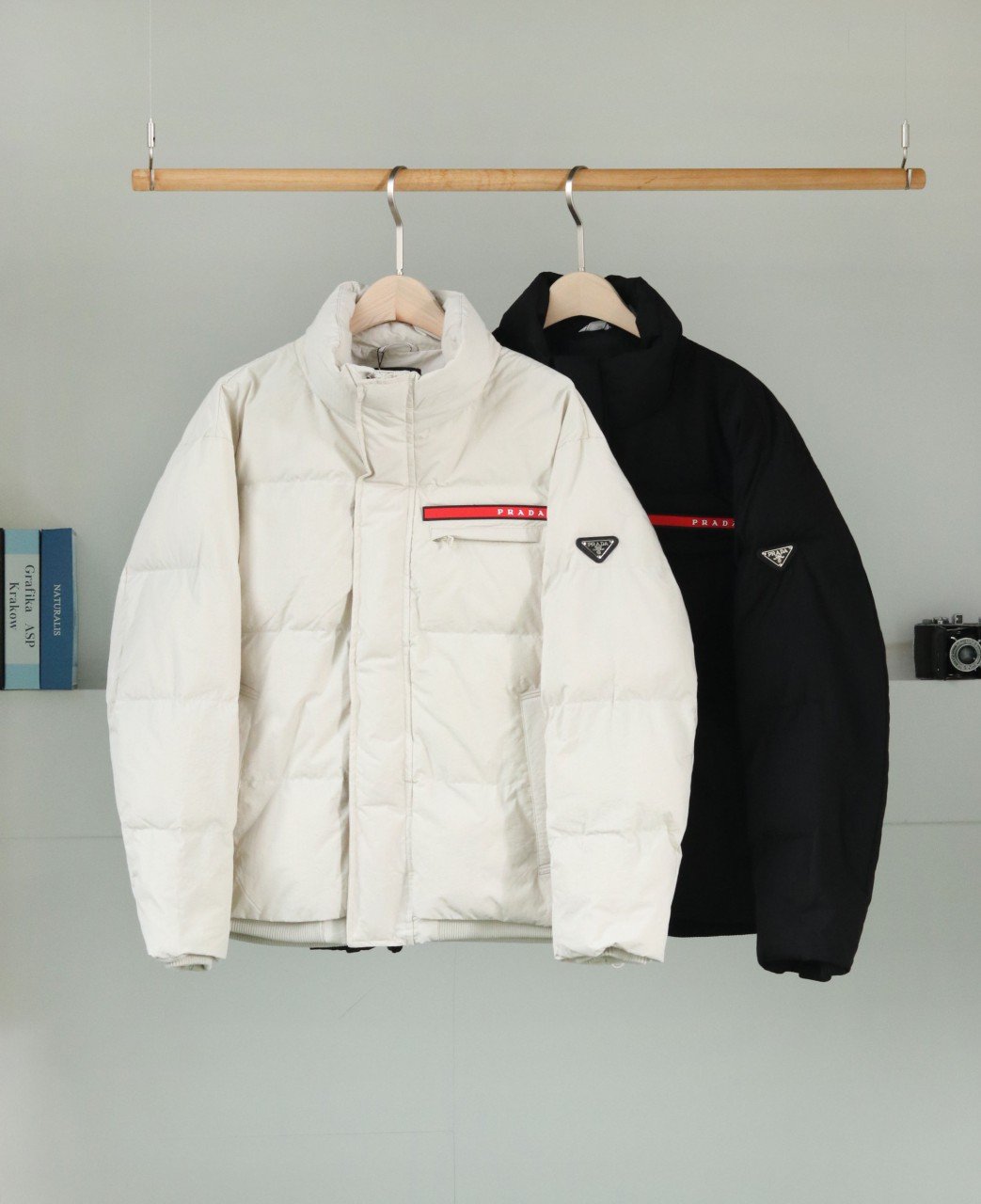 Read more about the article #프라다 [ P*ADA ] 수입 리나일론 라이트 본디드 패딩 자켓 입고💢 #남성상의 #패딩자켓