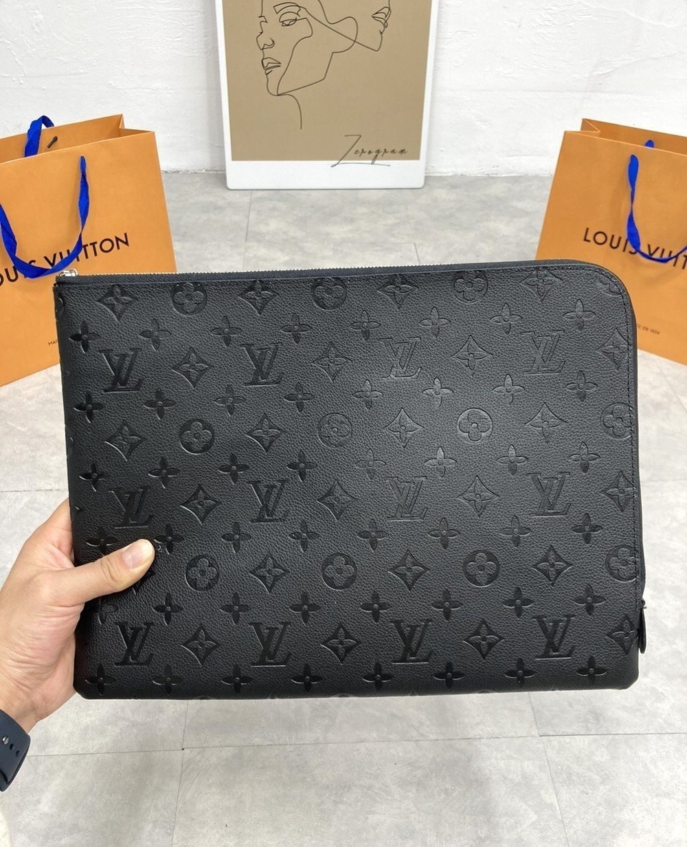 Read more about the article 루이비통 에띠 보야쥬 불박 클러치백 (가방)