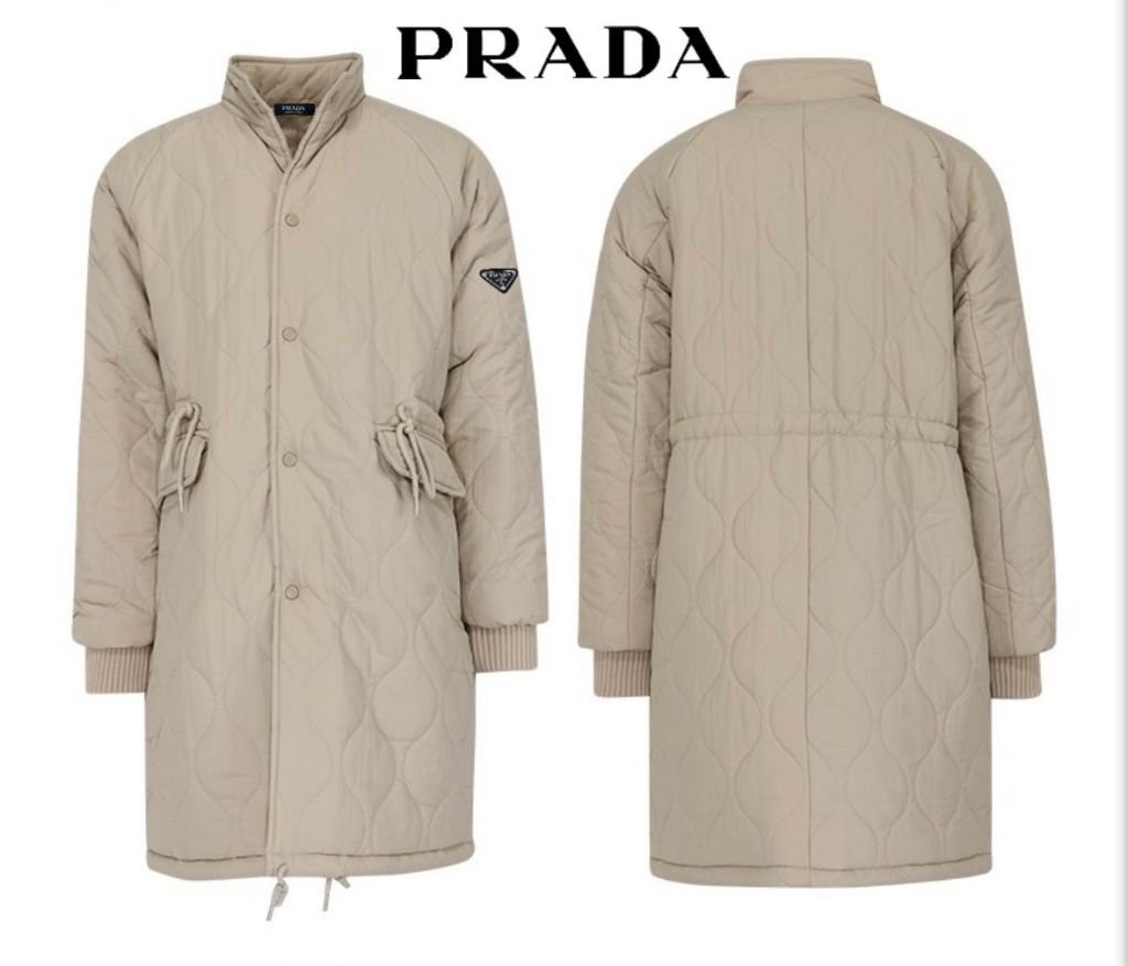 Read more about the article 프라다 삼각 로고 디온 롱패딩 코트