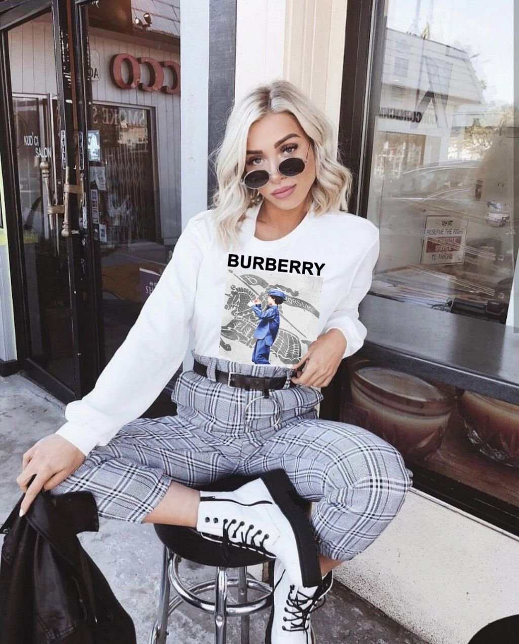 Read more about the article 버버리 소년 기사 나염 맨투맨