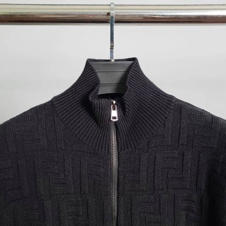 Read more about the article 펜디 멀티 로고 니트 집업