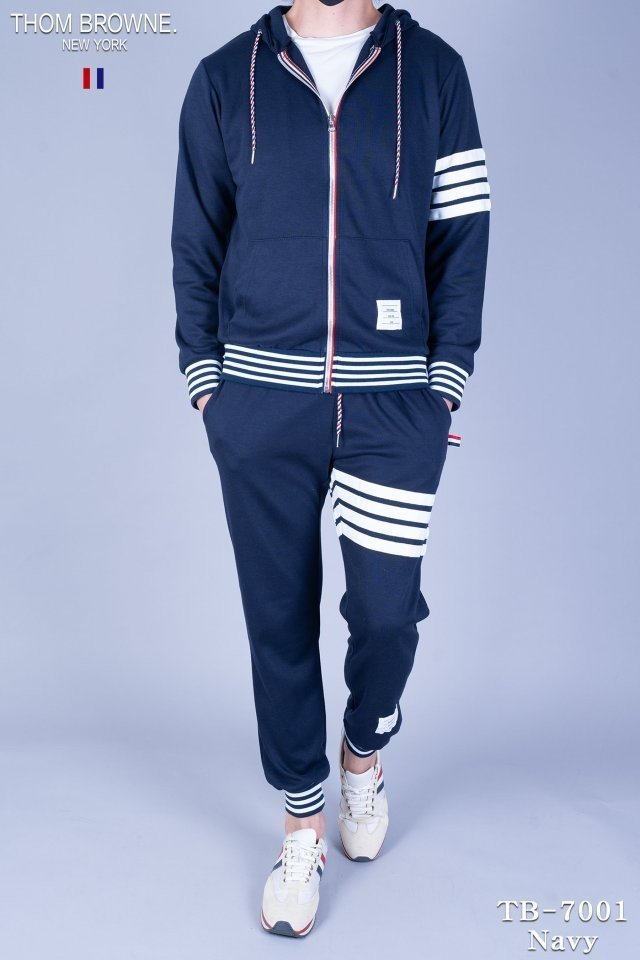 Read more about the article 톰브라운 TB-7001 기모 후드집업 트레이닝 세트
