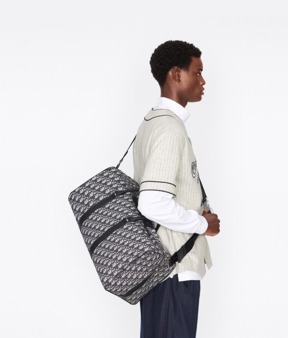 Read more about the article 디올 새들 파우치 비스킷 숄더백 (가방)