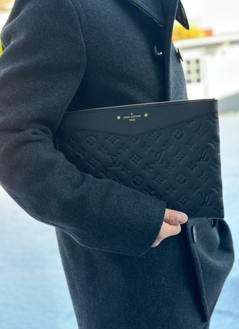 Read more about the article 루이비통 데일리 파우치 클러치백 (가방)