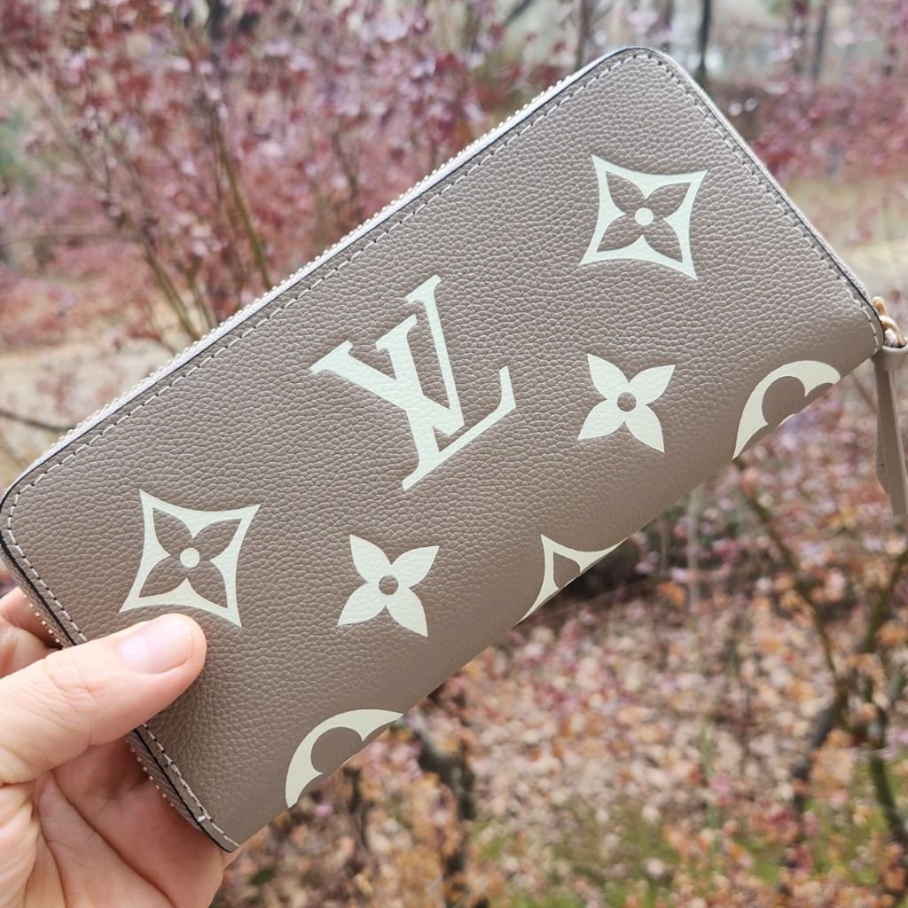 You are currently viewing 루이비통 331 클레망스 지퍼돌이 지퍼 장지갑 베이지