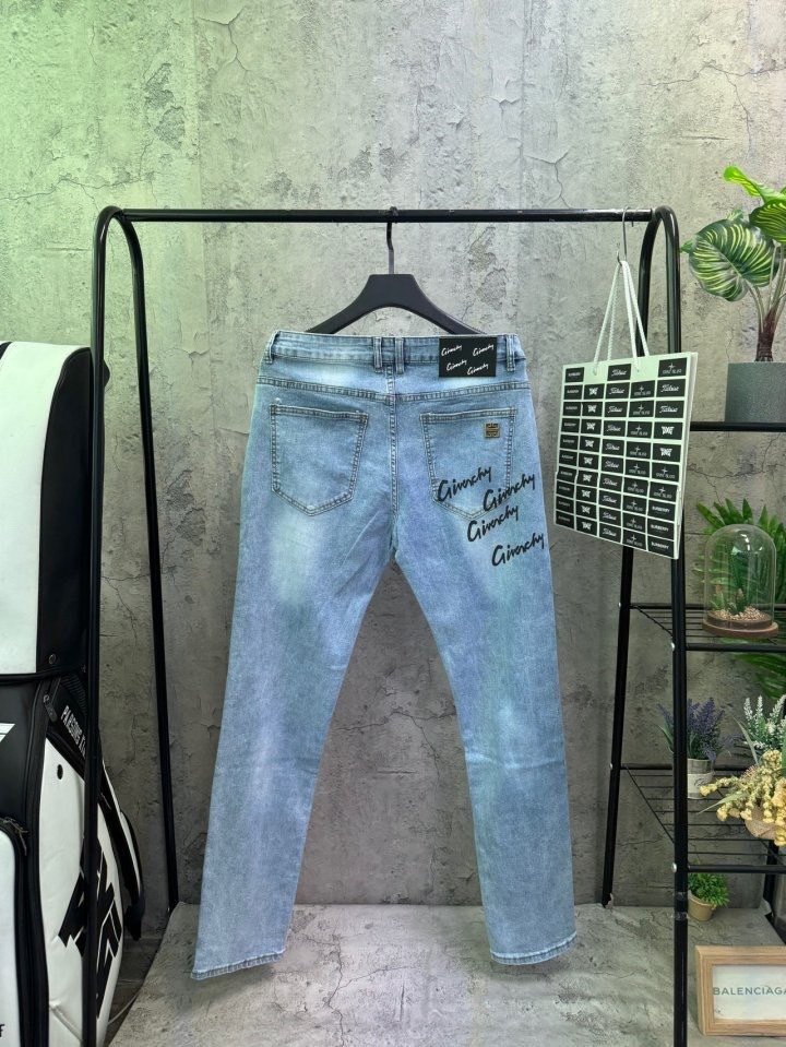 Read more about the article 지방시 이니셜 레터링 스틸 워싱 슬림진 청바지