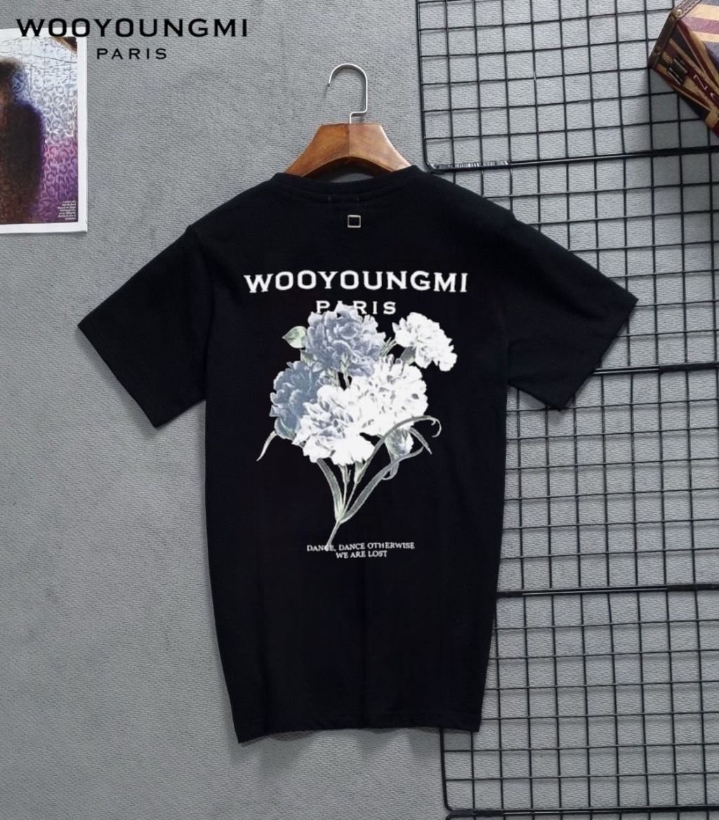 Read more about the article 우영미 플라워 백로고 라운드 반팔티