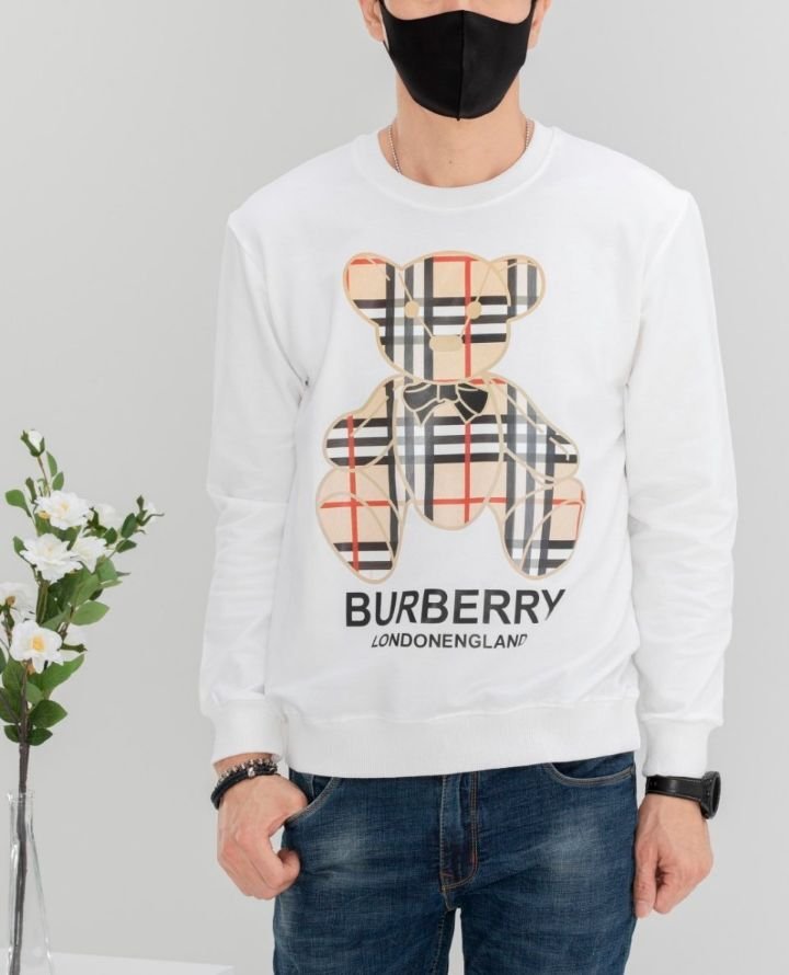 Read more about the article 버버리 테디 캐릭터 나염 맨투맨