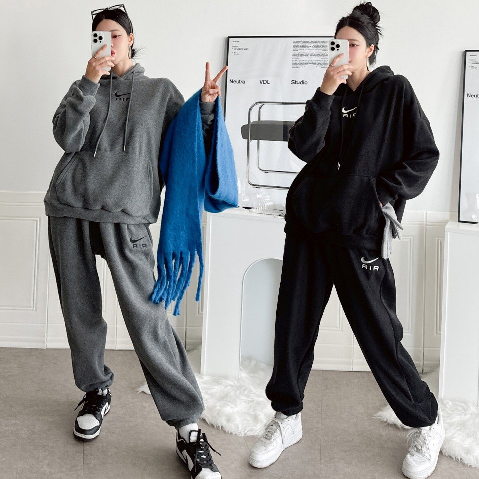 Read more about the article 나이키 여성 양기모 후리스 후드 세트