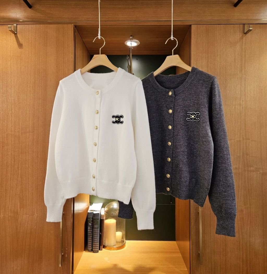 Read more about the article 셀린느 여성 CE 더블 가디건