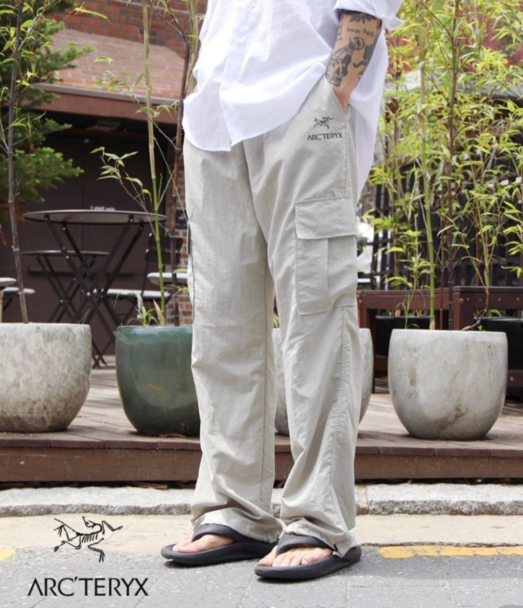 Read more about the article 아크테릭스 고프코어 나일론 카고 팬츠 (바지)