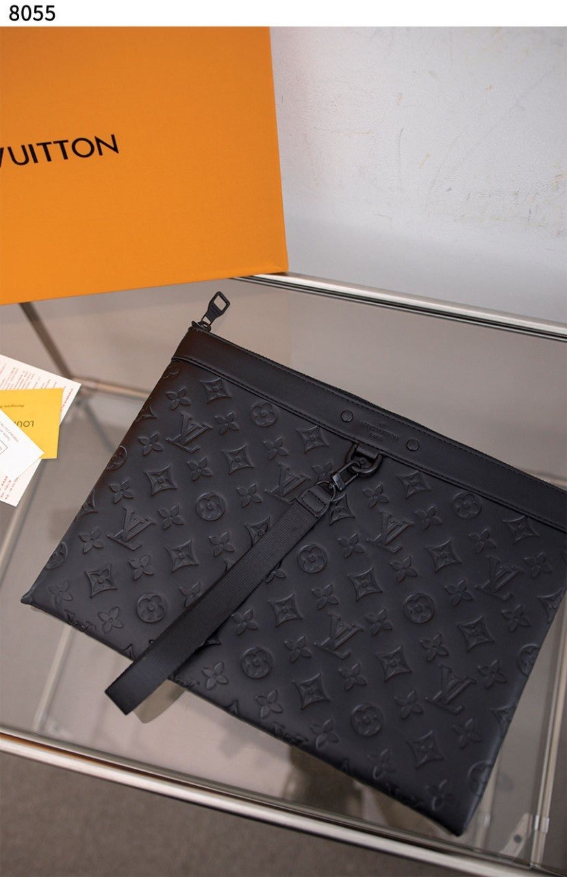 Read more about the article #루이비통 [Louis Vuitton] 수입고급 루이비통 블랙 모노그램 스트랩 클러치 신상입고💢 #가방 #8055