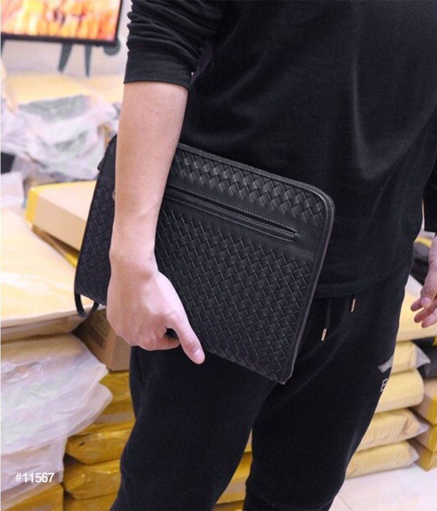 Read more about the article 🔆 [Bottega Veneta] 보테가베네타 카프스킨 도큐먼트 매쉬 클러치백 🔆