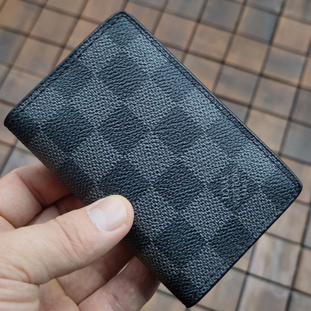 Read more about the article 루이비통 113 다미에 블랙 오거나이저 지갑