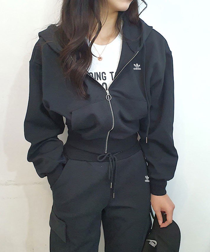 Read more about the article 아디다스 여성 미니 버드 크롭 카고 세트