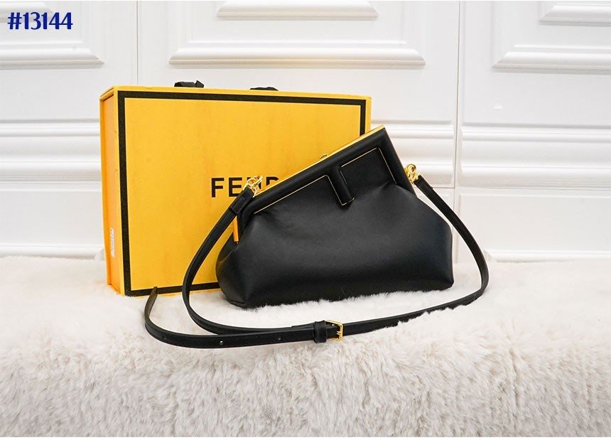 Read more about the article 🔆 [FENDI] 펜디 퍼스트 블랙 레더 클러치 백 스몰 🔆#13144