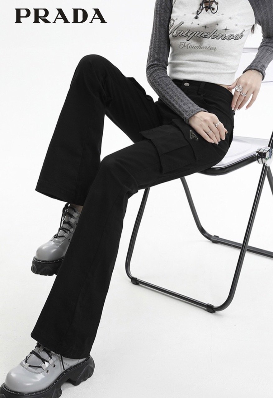 Read more about the article 프라다 여성 플레이트 카고 부츠컷 팬츠 (바지)