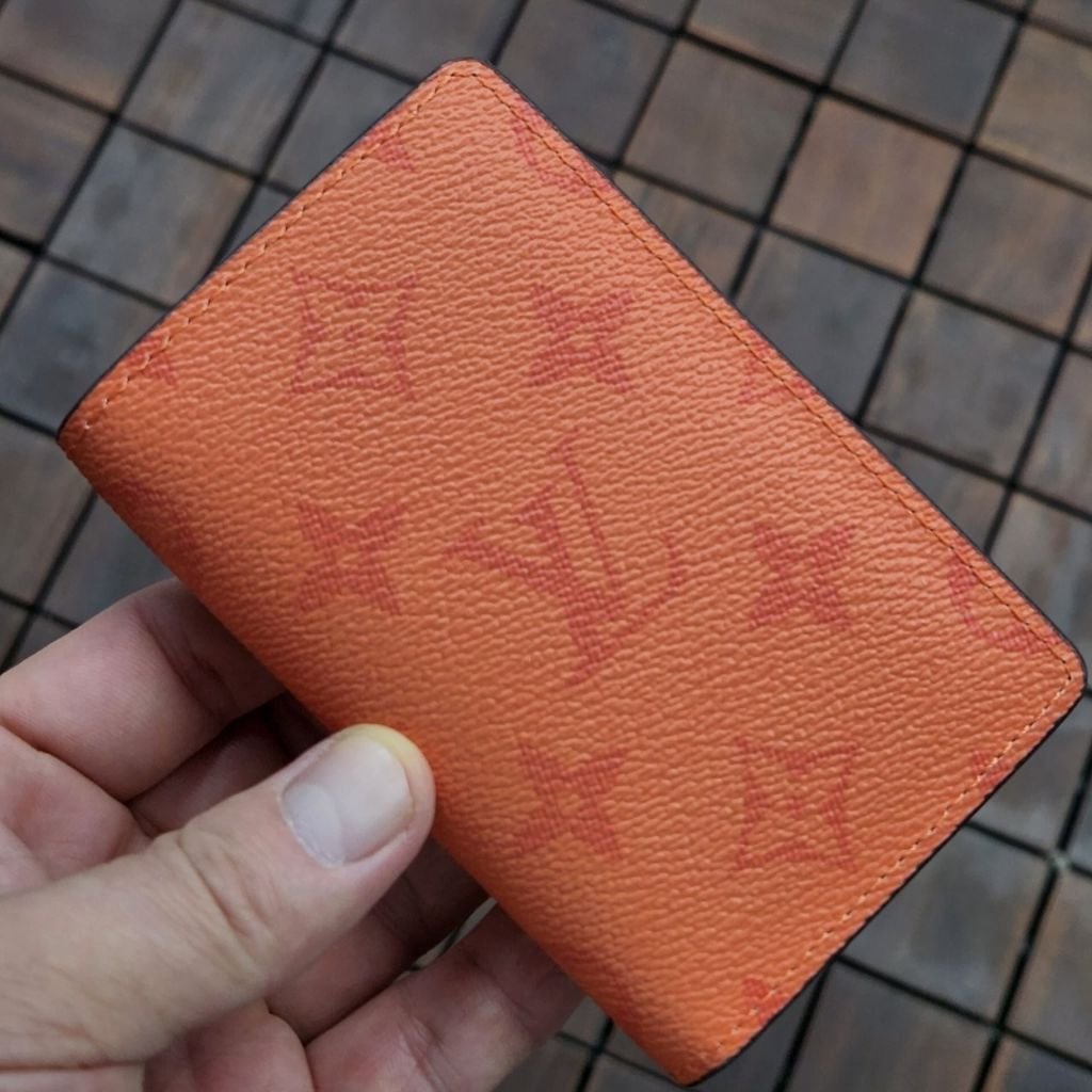 Read more about the article 루이비통 356 포켓 오거나이저 지갑