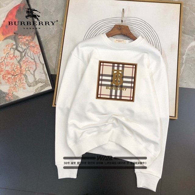 Read more about the article 버버리 B 체크 박스 포인트 맨투맨