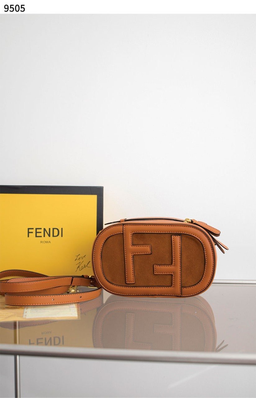 Read more about the article #펜디 [FENDI] 수입고급 로고 오벌 미니 토트겸숄더 카메라백 신상입고💢 #가방 #9505
