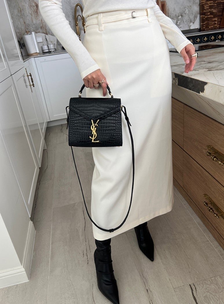 Read more about the article #입생로랑 [YSL] 수입고급 CASSANDRA MINI TOP HANDLE BAG 💢 #5619