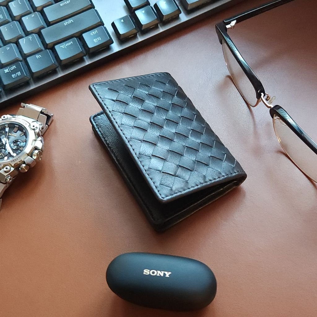 You are currently viewing 보테가베네타 237 인트레치아토 카드 명함 지갑 다크브라운