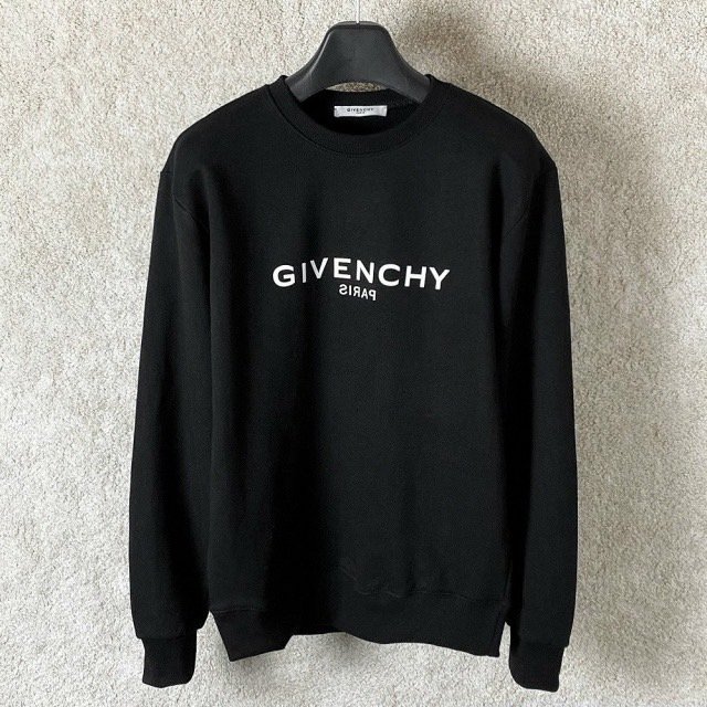 Read more about the article 지방시 리버스 프린트 맨투맨